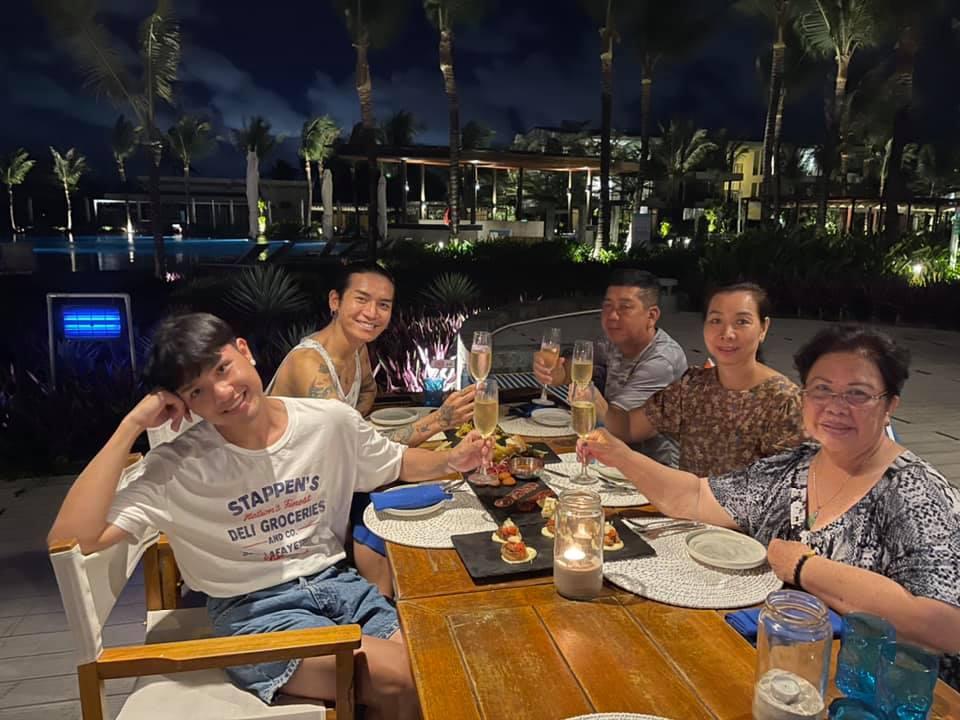 Mối quan hệ giữa bố mẹ BB Trần với gia đình bạn trai Quang Lâm-12