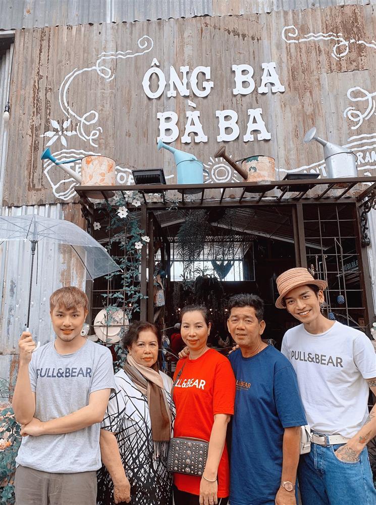 Mối quan hệ giữa bố mẹ BB Trần với gia đình bạn trai Quang Lâm-19