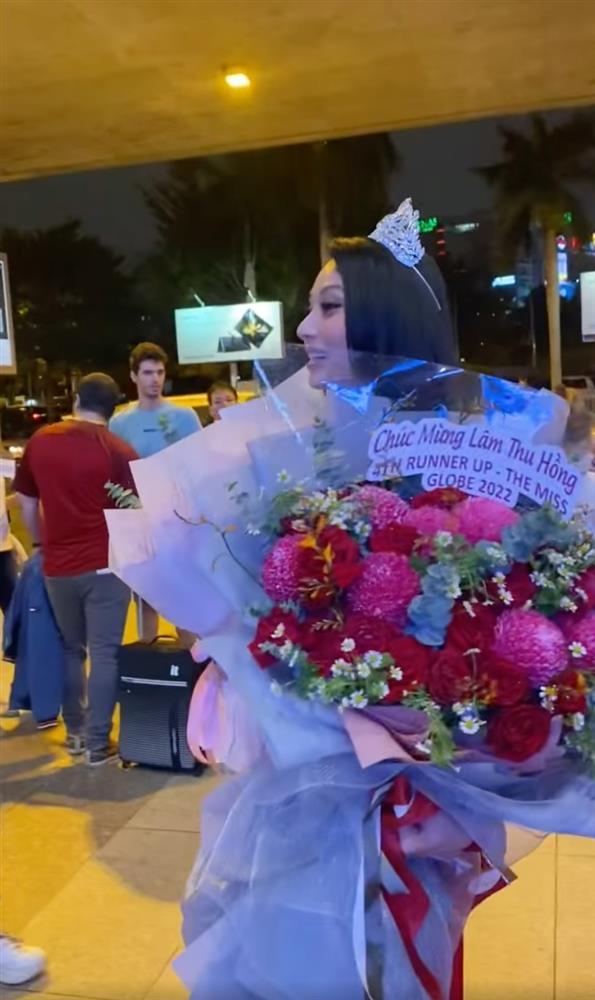 Á hậu 4 Lâm Thu Hồng về nước lẻ loi, khác hẳn Bảo Ngọc-4