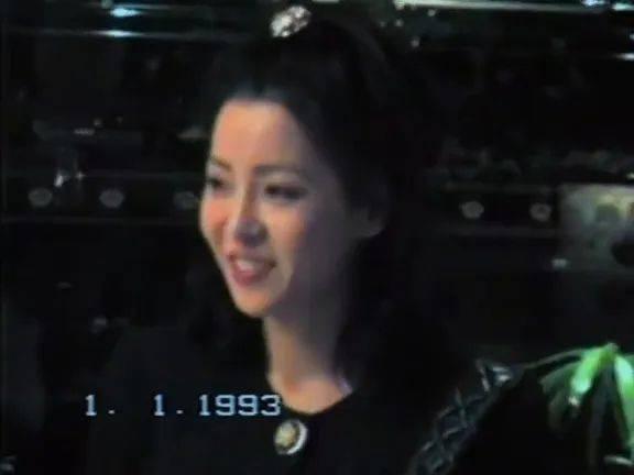 Bà trùm showbiz Hong Kong thời trẻ đẹp chẳng kém ai-1