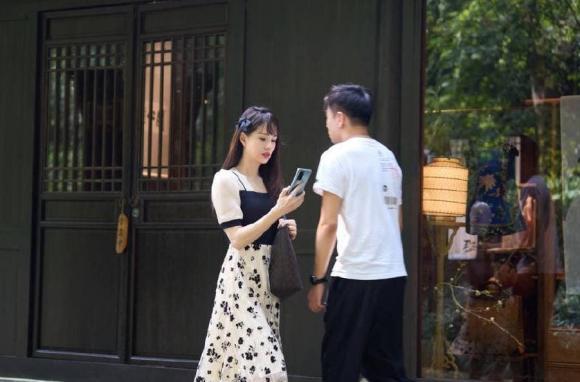 Lý Nhược Đồng gây choáng với nhan sắc trẻ không thua gái 20-3