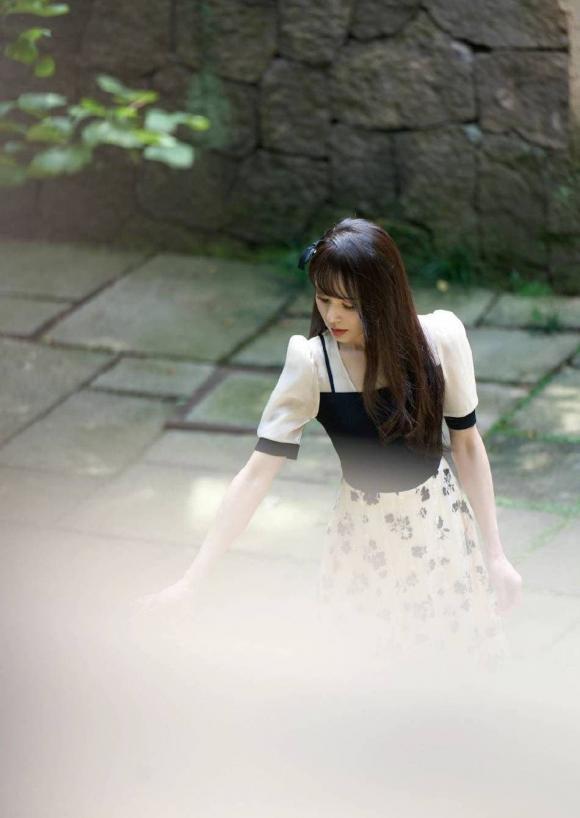 Lý Nhược Đồng gây choáng với nhan sắc trẻ không thua gái 20-4