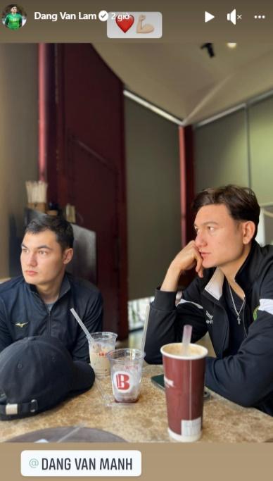 Lộ ảnh Yến Xuân và em trai Đặng Văn Lâm trong thang máy-2