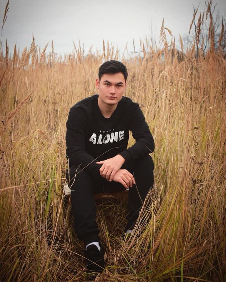 Lộ ảnh Yến Xuân và em trai Đặng Văn Lâm trong thang máy-9