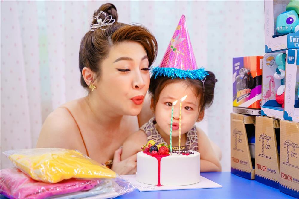 Tin showbiz Việt ngày 19/10: Cô dâu Đỗ Mỹ Linh hoài niệm quá khứ-10