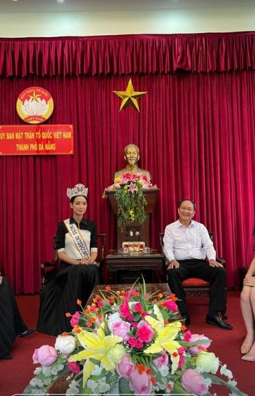 Bảo Ngọc đi cứu trợ miền Trung hậu đăng quang Miss Intercontinental-2