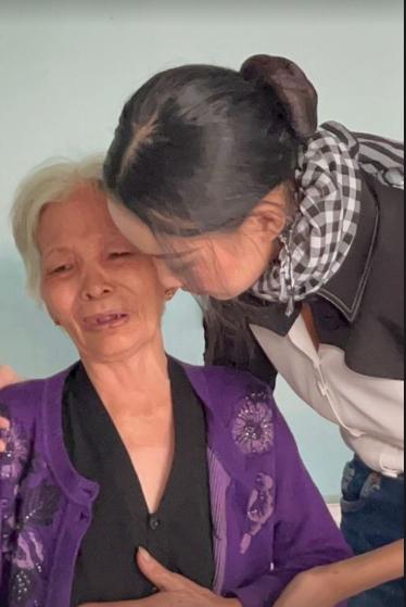 Bảo Ngọc đi cứu trợ miền Trung hậu đăng quang Miss Intercontinental-5