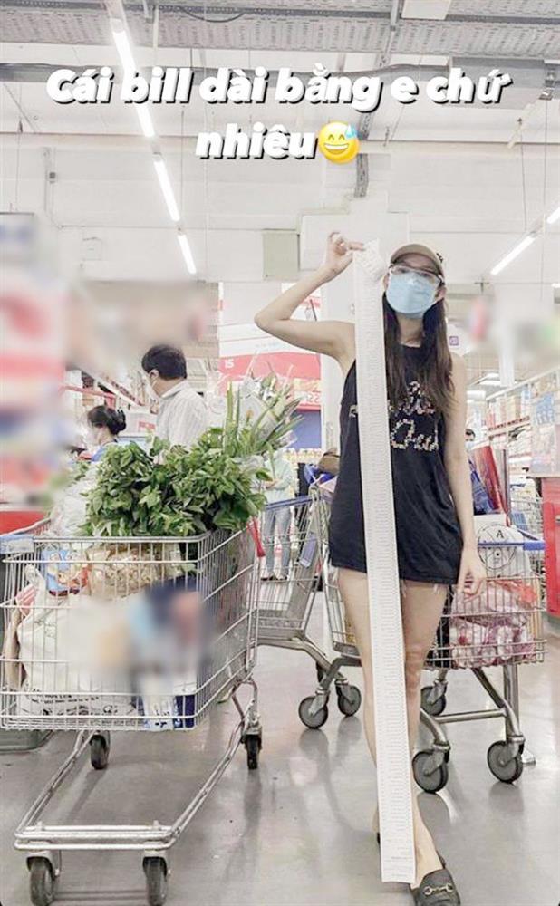 Sống ảo ở siêu thị: Lệ Quyên bị chê - Minh Tú lôi thôi-11