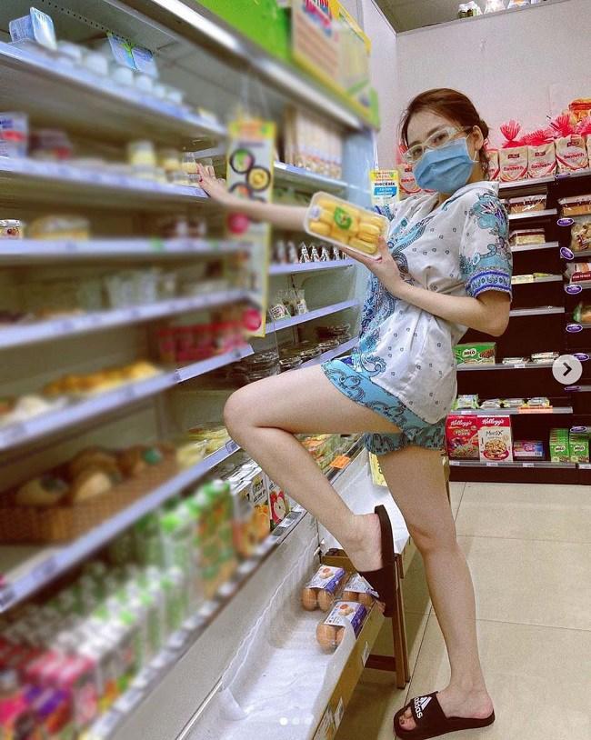Sống ảo ở siêu thị: Lệ Quyên bị chê - Minh Tú lôi thôi-5