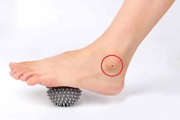 4 nốt ruồi làm rò rỉ tiền bạc, nên xóa càng sớm càng tốt-3