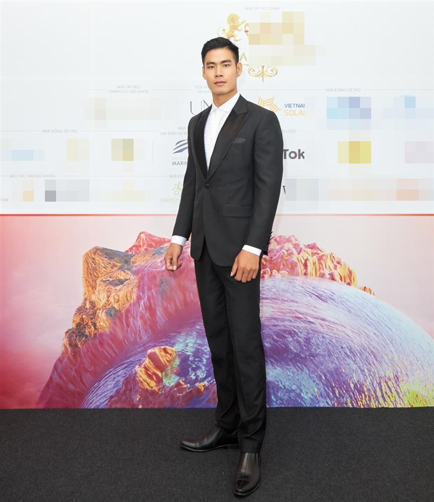 Hoàng Thùy khoe đôi chân bạc tỷ, Minh Tú vắng mặt sự kiện-16