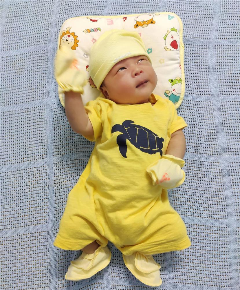 Cưng xỉu món quà chú Ngạn pha ke tặng vợ ngày 20/10-2