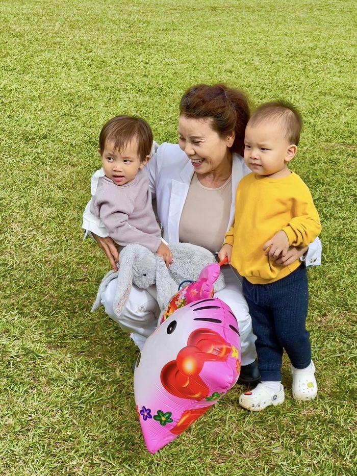 Mẹ Hà Hồ U70 vẫn bắt chước phong cách con gái ngon ơ-9