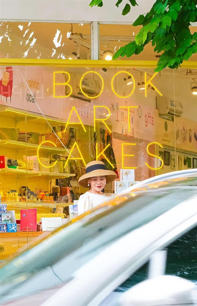 Mẹ Hà Hồ U70 vẫn bắt chước phong cách con gái ngon ơ-1