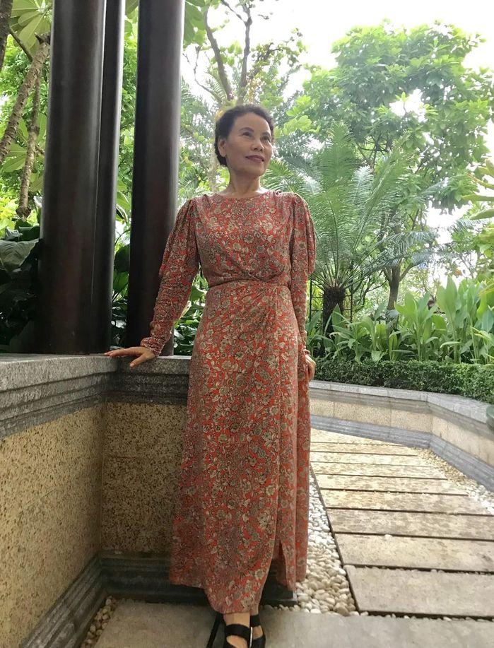 Mẹ Hà Hồ U70 vẫn bắt chước phong cách con gái ngon ơ-3