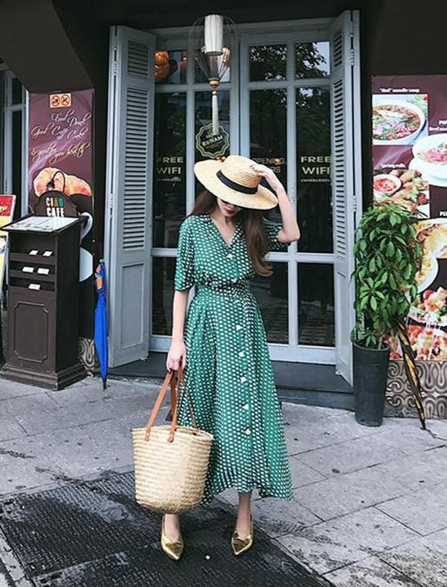 Mẹ Hà Hồ U70 vẫn bắt chước phong cách con gái ngon ơ-6