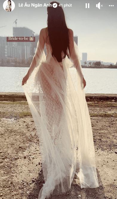 Ảnh cưới Lê Âu Ngân Anh: Chú rể hôn vai cô dâu cực tình tứ-2