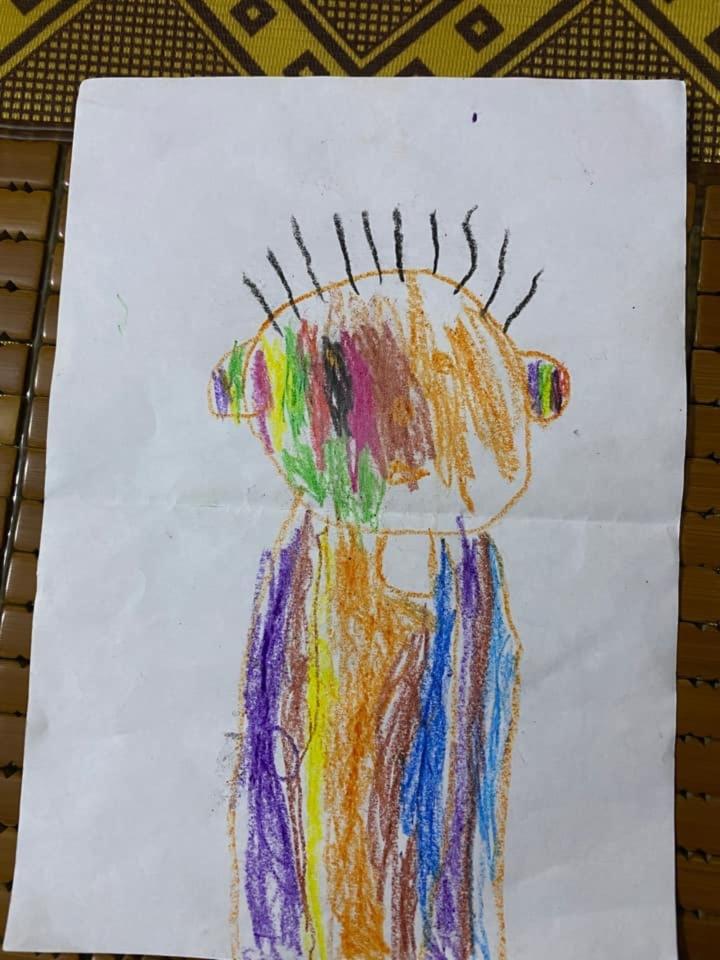 Giật mình xỉu ngang với các bức tranh bé vẽ tặng mẹ ngày 20/10-8