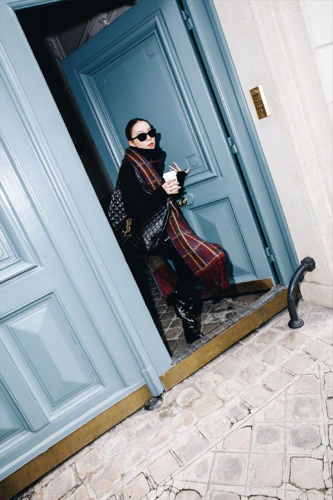 Con gái Vương Phi thay đổi chóng mặt: Xưa tomboy, giờ sexy lady-4