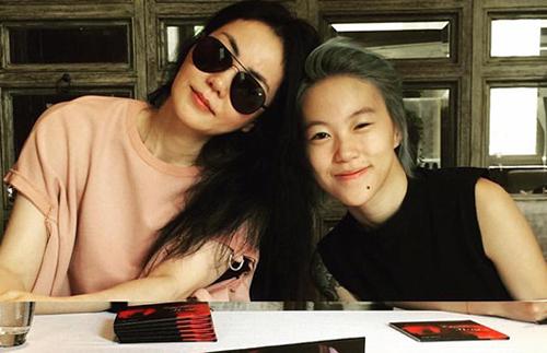 Con gái Vương Phi thay đổi chóng mặt: Xưa tomboy, giờ sexy lady-8