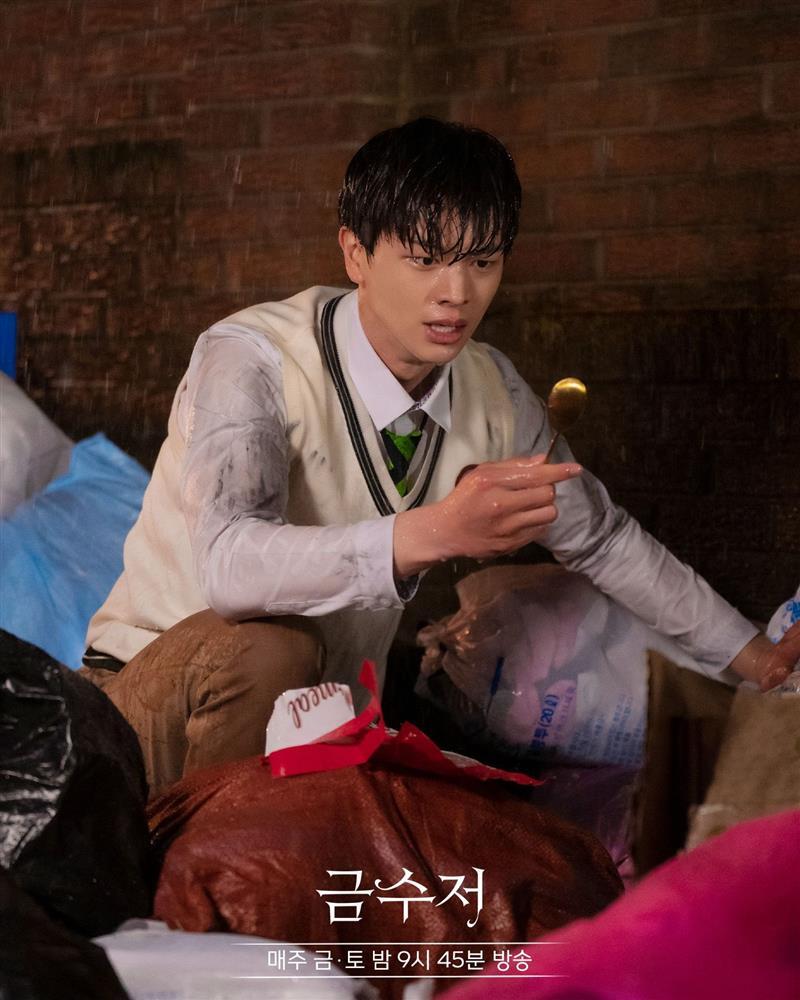 Mỹ nam Hàn lên phim thì nghèo đói, ngoài đời là phú nhị đại-2