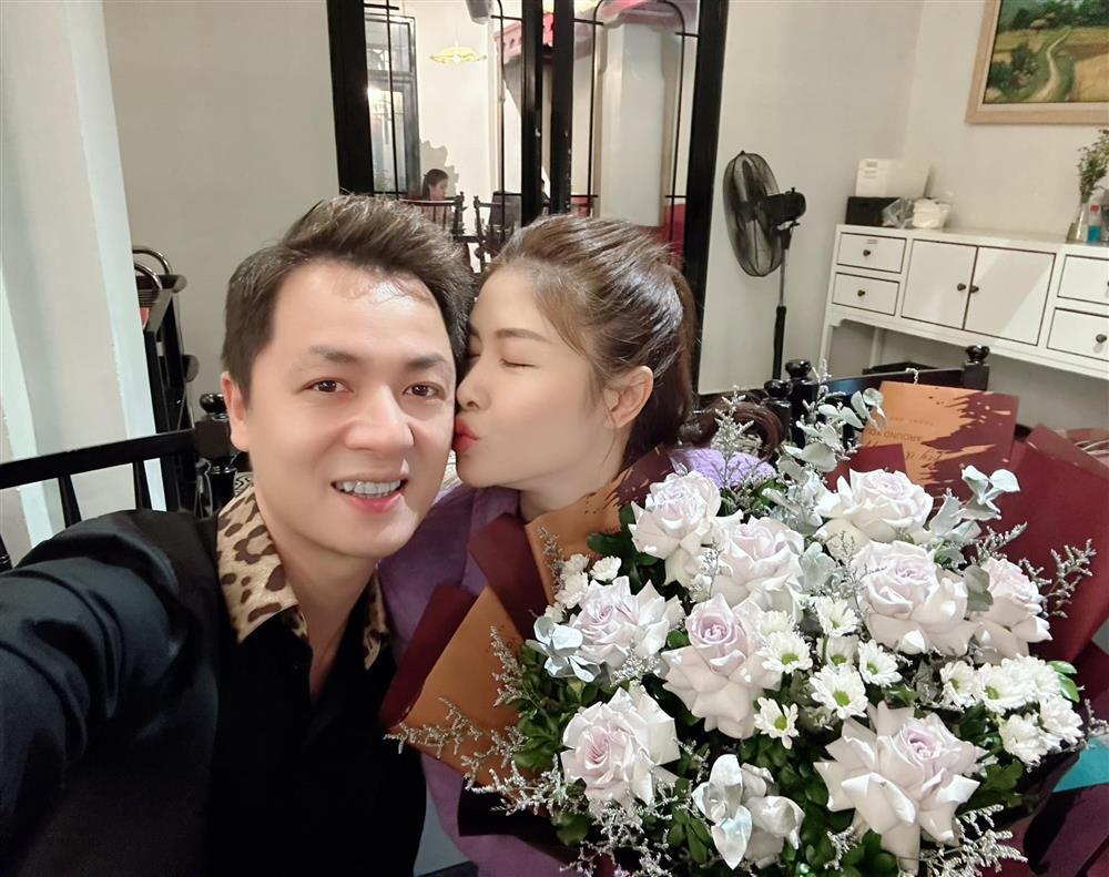 Tin showbiz Việt ngày 20/10: Bảo Thy chê quà ông xã đại gia-3