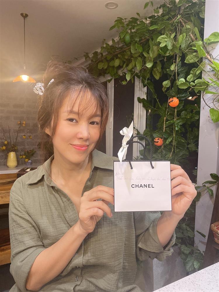 Tin showbiz Việt ngày 20/10: Bảo Thy chê quà ông xã đại gia-5