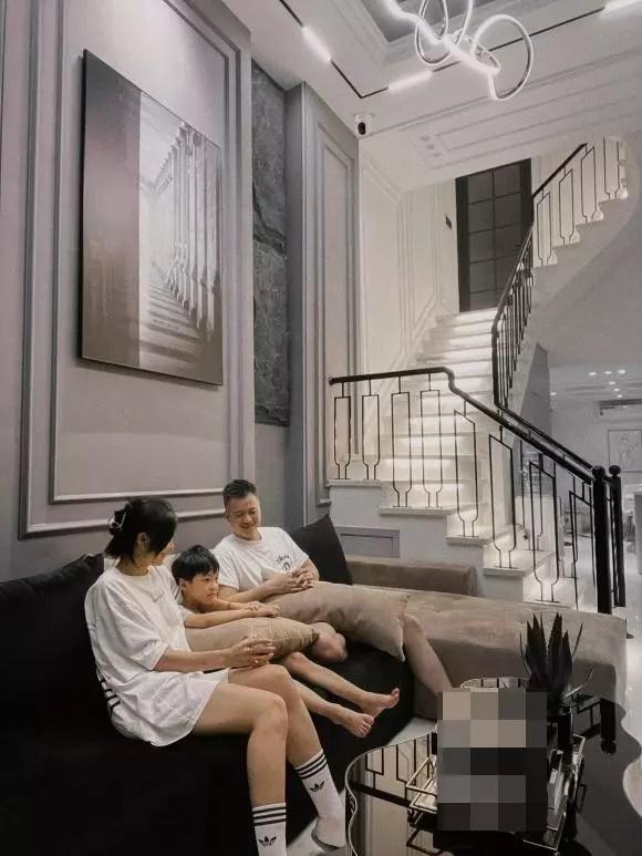 Lưu Đê Ly sang Pháp chụp ảnh cưới sau 3 năm lấy ông xã DJ-8