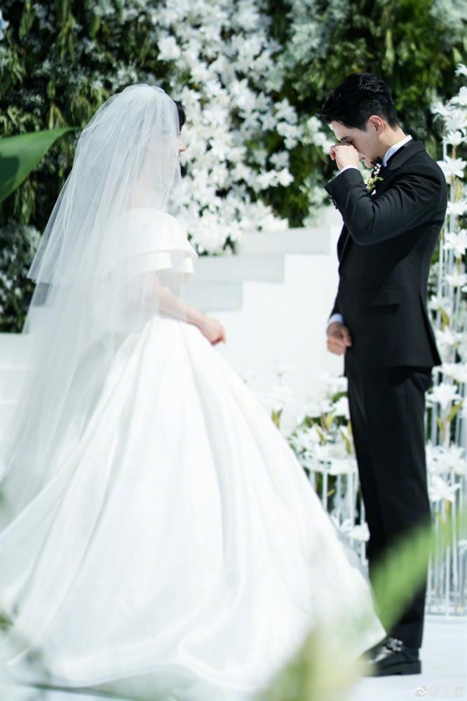 Thần tiên tỷ tỷ Trương Mông rơi nước mắt trong hôn lễ-13