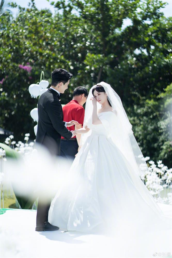 Thần tiên tỷ tỷ Trương Mông rơi nước mắt trong hôn lễ-9