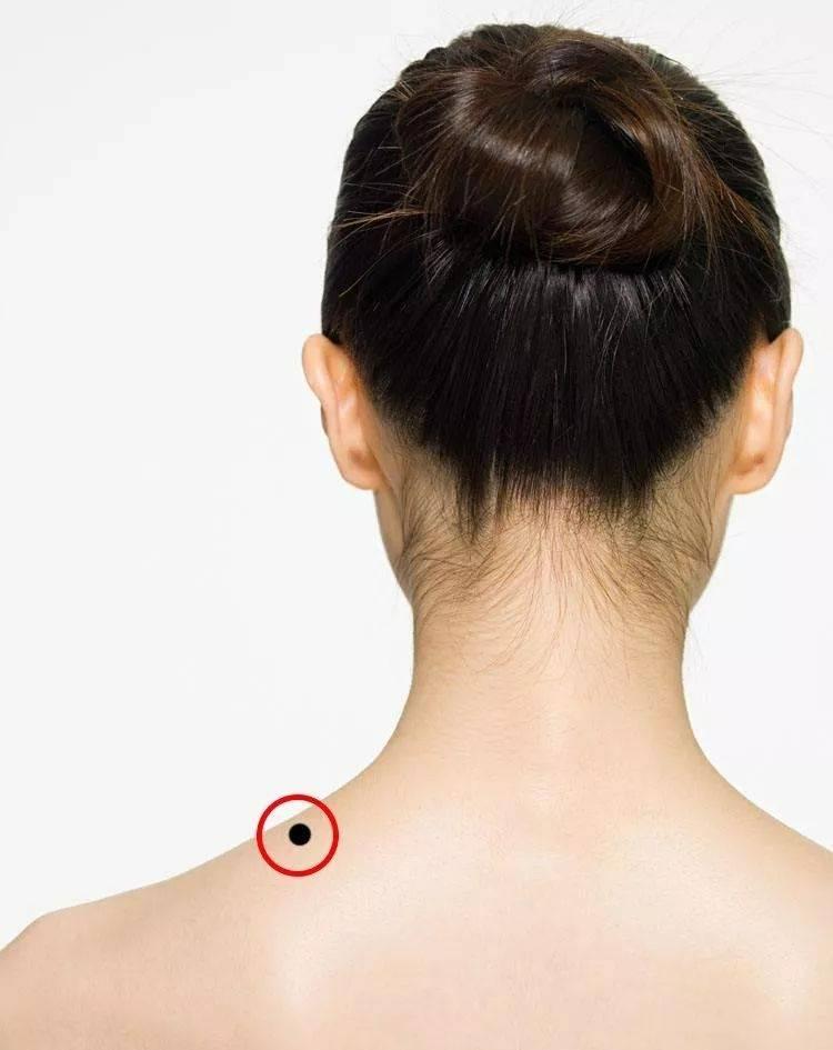 Người sở hữu nốt ruồi ở vị trí này trên lưng có số phú quý-1