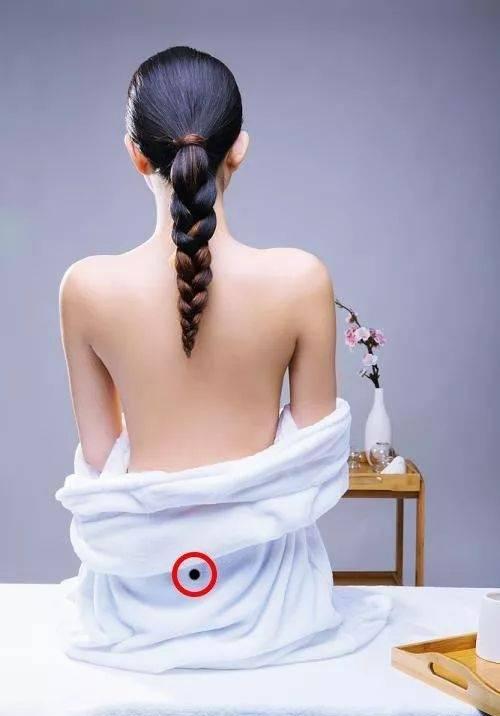 Người sở hữu nốt ruồi ở vị trí này trên lưng có số phú quý-5