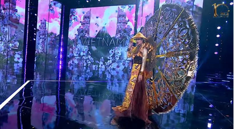 Ngoài Thiên Ân Miss Grand, Việt Nam nhiều lần trục trặc quốc phục-2
