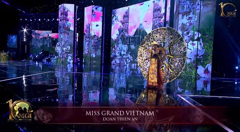 Ngoài Thiên Ân Miss Grand, Việt Nam nhiều lần trục trặc quốc phục-1