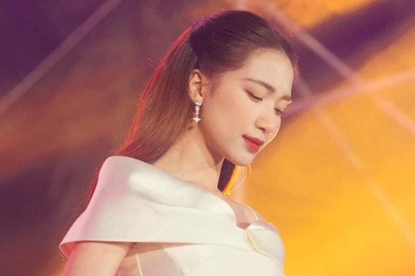 Nỗi lòng Hòa Minzy khi con trai biết giận, không còn muốn theo-9