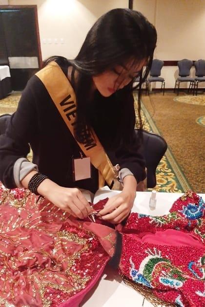 Ngoài Thiên Ân Miss Grand, Việt Nam nhiều lần trục trặc quốc phục-10
