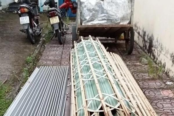 Đột nhập vào nhà không thấy tài sản, trộm tháo cả cửa sắt mang bán-1