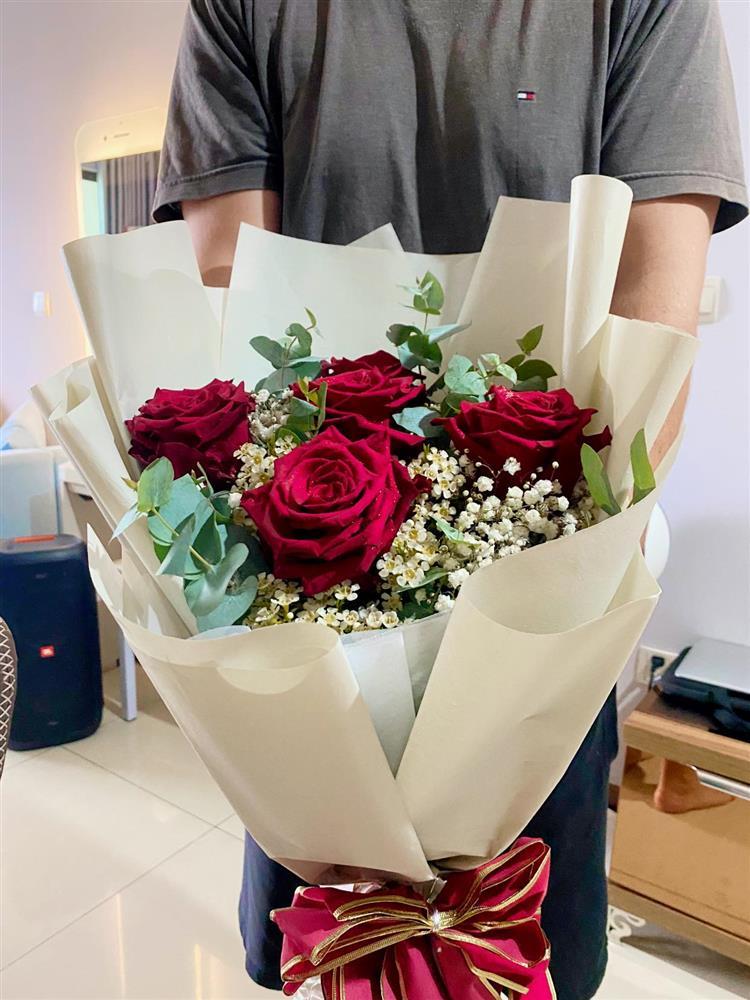 Sao Việt khoe quà 20/10: Hiền Hồ chanh sả, Quỳnh Thư gây tò mò-5