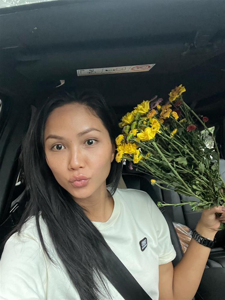 Sao Việt khoe quà 20/10: Hiền Hồ chanh sả, Quỳnh Thư gây tò mò-6