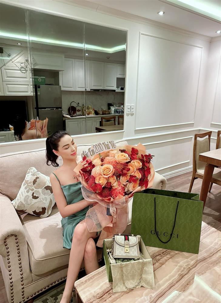 Sao Việt khoe quà 20/10: Hiền Hồ chanh sả, Quỳnh Thư gây tò mò-2