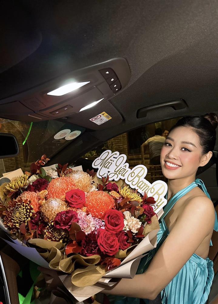 Sao Việt khoe quà 20/10: Hiền Hồ chanh sả, Quỳnh Thư gây tò mò-13