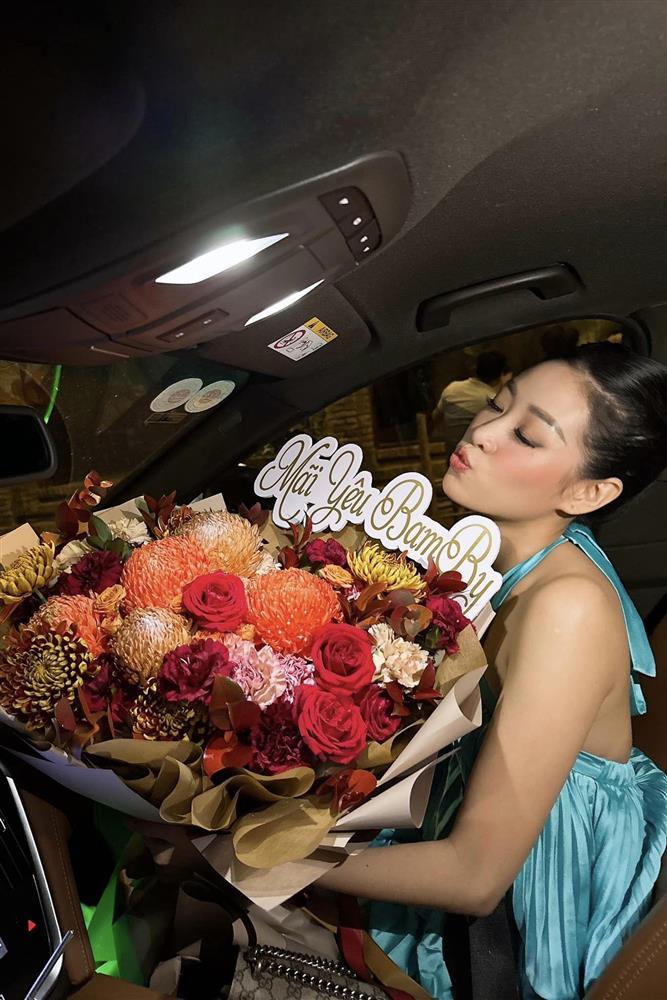 Sao Việt khoe quà 20/10: Hiền Hồ chanh sả, Quỳnh Thư gây tò mò-14