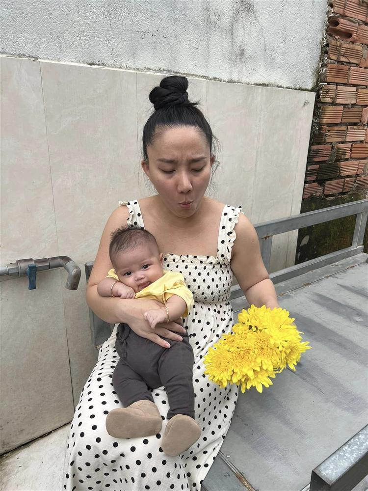 Sao Việt khoe quà 20/10: Hiền Hồ chanh sả, Quỳnh Thư gây tò mò-16