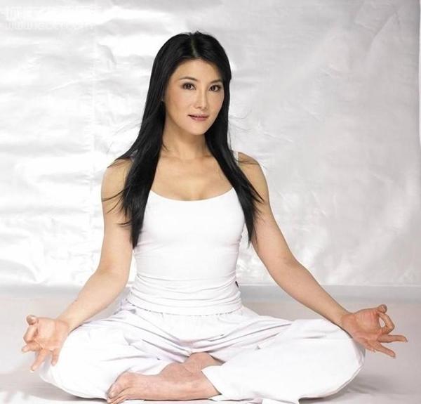 Chị đại màn ảnh mất sự nghiệp vì dao kéo, lận đận tình duyên ở tuổi U60-8