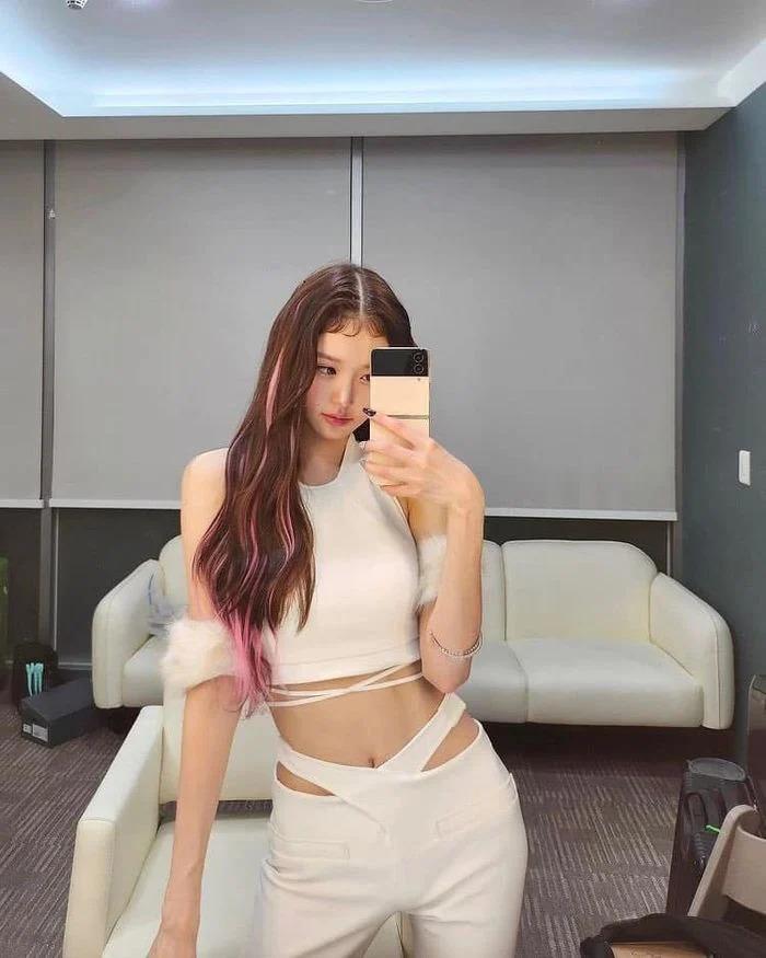 Mỹ nhân Gen 4 Kpop lăng xê loạt outfit khoe dáng cực phẩm-2