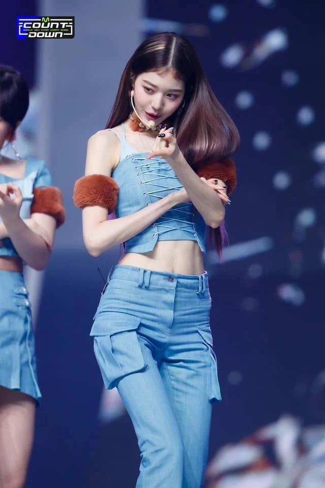 Mỹ nhân Gen 4 Kpop lăng xê loạt outfit khoe dáng cực phẩm-4