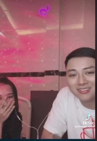 Hoài Lâm và bạn gái kém tuổi tình bể bình trên livestream-1