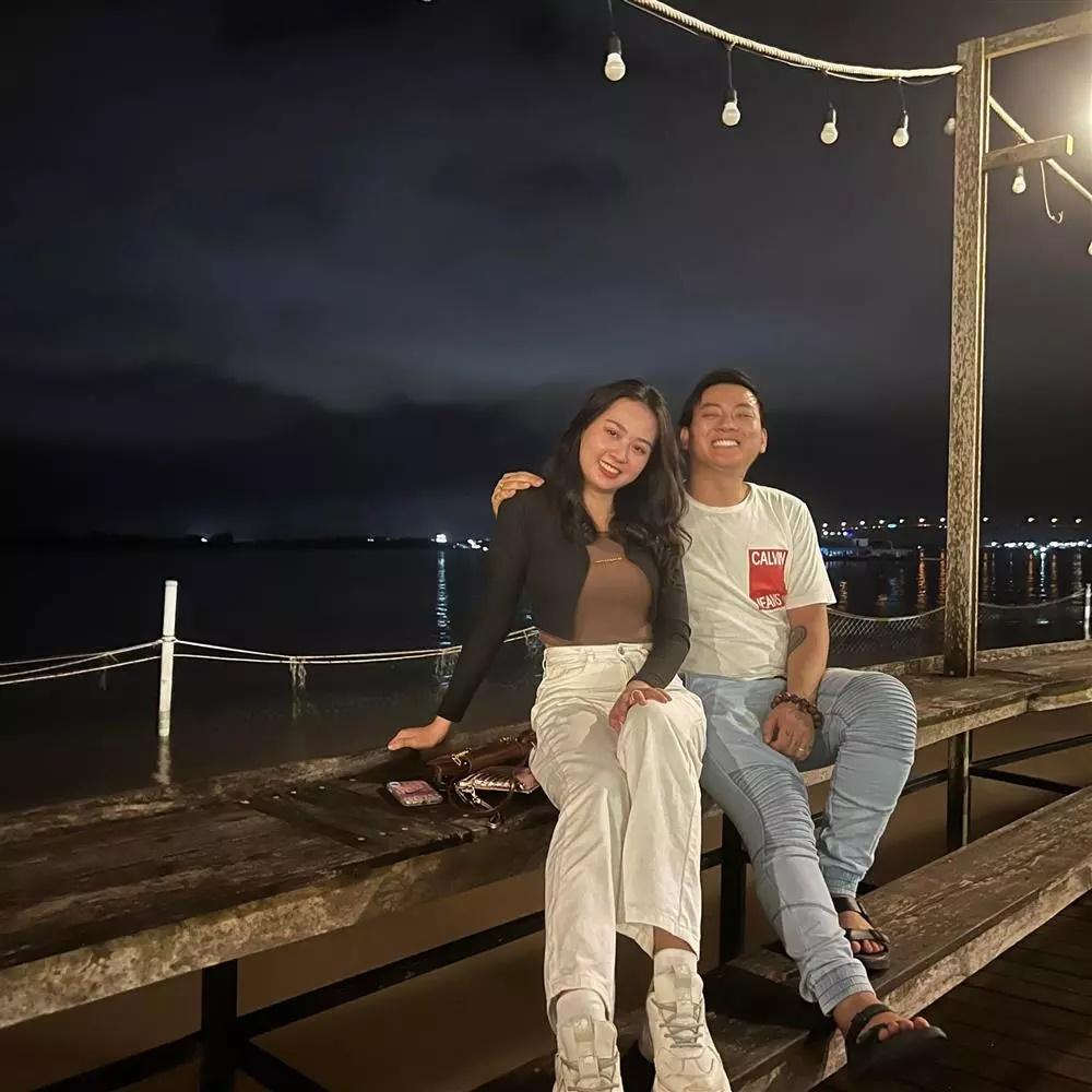 Hoài Lâm và bạn gái kém tuổi tình bể bình trên livestream-5