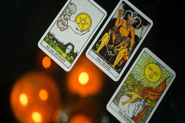 Bói bài Tarot hàng ngày - Chủ Nhật 23/10/2022: Tình buông lệ tuôn-1