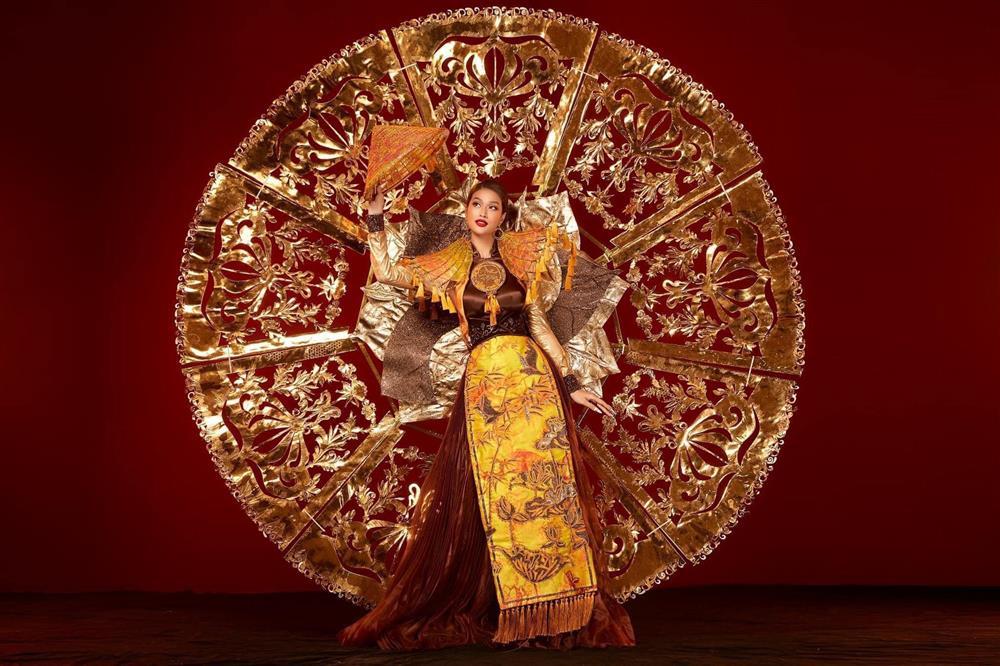 Quốc phục Việt tại Miss Grand: Thiên Ân có lặp lại được kỳ tích?-11